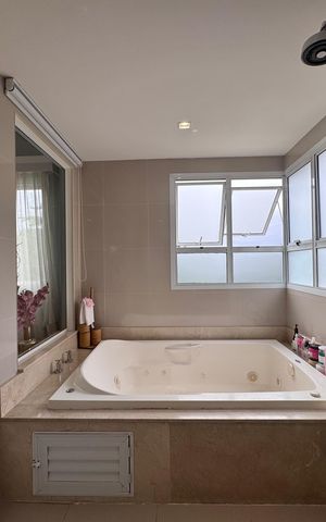 Apartamento para alugar com 227m², 3 quartos e 2 vagas Apartamento para alugar com 227m², 3 quartos e 2 vagasBanheiro da Suíte 1