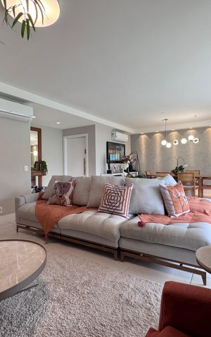 Apartamento para alugar com 227m², 3 quartos e 2 vagas Apartamento para alugar com 227m², 3 quartos e 2 vagasSala