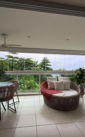 Apartamento para alugar com 227m², 3 quartos e 2 vagas Apartamento para alugar com 227m², 3 quartos e 2 vagasVaranda