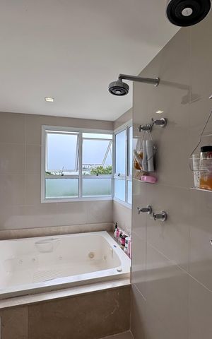 Apartamento para alugar com 227m², 3 quartos e 2 vagas Apartamento para alugar com 227m², 3 quartos e 2 vagasBanheiro da Suíte 1