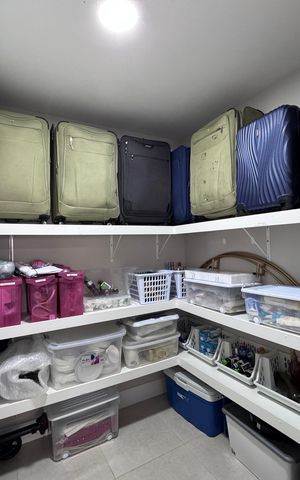 Apartamento para alugar com 227m², 3 quartos e 2 vagas Apartamento para alugar com 227m², 3 quartos e 2 vagasDespensa