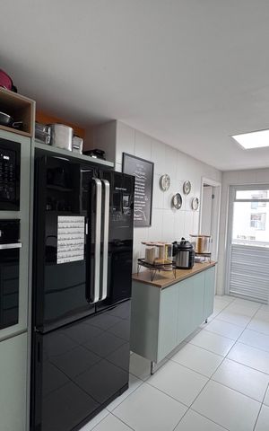 Apartamento para alugar com 227m², 3 quartos e 2 vagas Apartamento para alugar com 227m², 3 quartos e 2 vagasCozinha