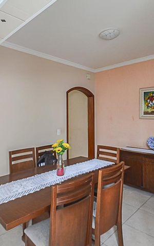 Casa à venda com 224m², 4 quartos e 2 vagas Casa à venda com 224m², 4 quartos e 2 vagasCozinha