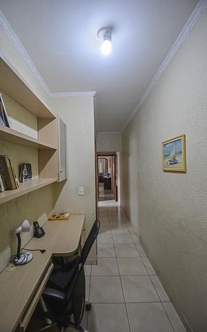Casa à venda com 224m², 4 quartos e 2 vagas Casa à venda com 224m², 4 quartos e 2 vagasCorredor