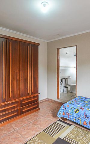 Casa à venda com 224m², 4 quartos e 2 vagas Casa à venda com 224m², 4 quartos e 2 vagasQuarto 2 - Suíte