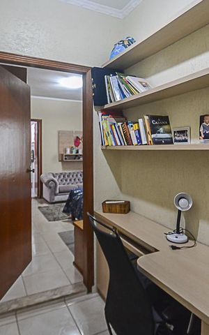 Casa à venda com 224m², 4 quartos e 2 vagas Casa à venda com 224m², 4 quartos e 2 vagasCorredor
