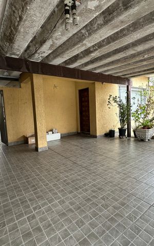 Casa à venda com 238m², 5 quartos e 3 vagas Casa à venda com 238m², 5 quartos e 3 vagasGaragem