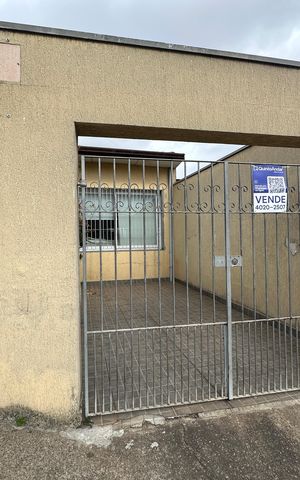Casa à venda com 238m², 5 quartos e 3 vagas Casa à venda com 238m², 5 quartos e 3 vagasFachada