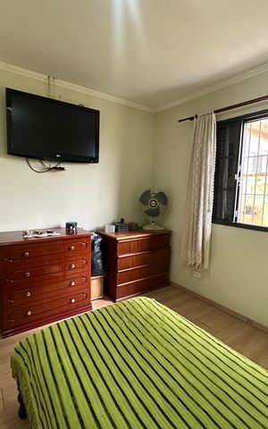 Casa à venda com 238m², 5 quartos e 3 vagas Casa à venda com 238m², 5 quartos e 3 vagasQuarto 2
