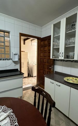 Casa à venda com 238m², 5 quartos e 3 vagas Casa à venda com 238m², 5 quartos e 3 vagasCozinha