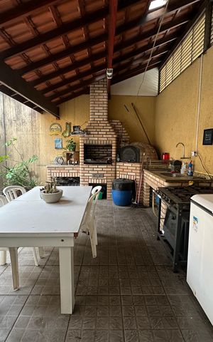 Casa à venda com 238m², 5 quartos e 3 vagas Casa à venda com 238m², 5 quartos e 3 vagasÁrea comum - Churrasqueira