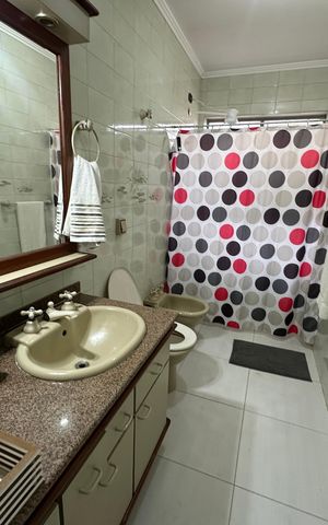 Casa à venda com 238m², 5 quartos e 3 vagas Casa à venda com 238m², 5 quartos e 3 vagasBanheiro da Suíte 1