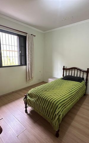 Casa à venda com 238m², 5 quartos e 3 vagas Casa à venda com 238m², 5 quartos e 3 vagasQuarto 2