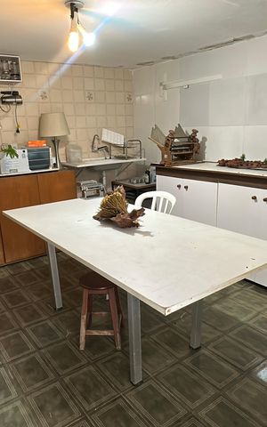 Casa à venda com 238m², 5 quartos e 3 vagas Casa à venda com 238m², 5 quartos e 3 vagasQuarto de Serviço