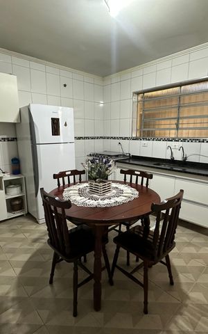 Casa à venda com 238m², 5 quartos e 3 vagas Casa à venda com 238m², 5 quartos e 3 vagasCozinha