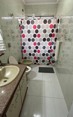 Casa à venda com 238m², 5 quartos e 3 vagas Casa à venda com 238m², 5 quartos e 3 vagasBanheiro da Suíte 1