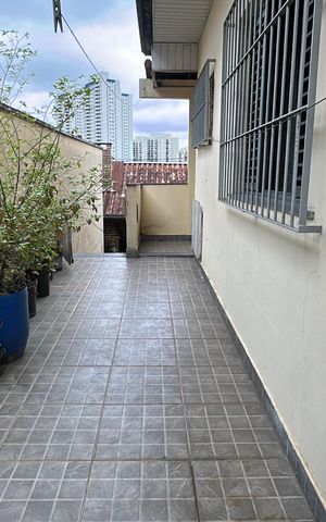 Casa à venda com 238m², 5 quartos e 3 vagas Casa à venda com 238m², 5 quartos e 3 vagasQuintal