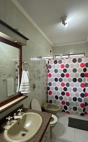 Casa à venda com 238m², 5 quartos e 3 vagas Casa à venda com 238m², 5 quartos e 3 vagasBanheiro da Suíte 1