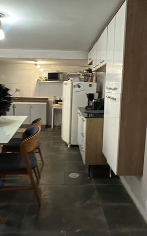 Casa à venda com 238m², 5 quartos e 3 vagas Casa à venda com 238m², 5 quartos e 3 vagasÁrea comum - Salão de festas