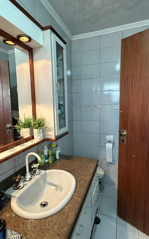 Casa à venda com 238m², 5 quartos e 3 vagas Casa à venda com 238m², 5 quartos e 3 vagasBanheiro da Suíte 2