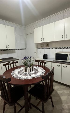 Casa à venda com 238m², 5 quartos e 3 vagas Casa à venda com 238m², 5 quartos e 3 vagasCozinha