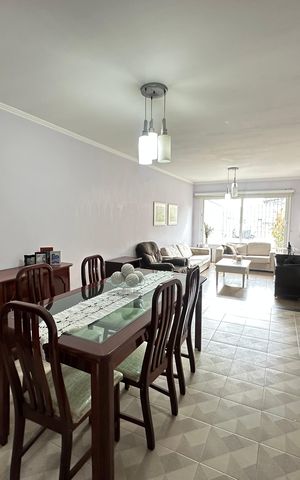 Casa à venda com 238m², 5 quartos e 3 vagas Casa à venda com 238m², 5 quartos e 3 vagasSala de Jantar