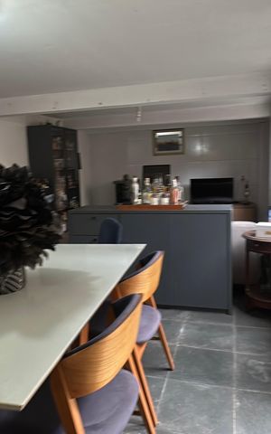 Casa à venda com 238m², 5 quartos e 3 vagas Casa à venda com 238m², 5 quartos e 3 vagasÁrea comum - Salão de festas
