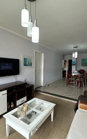 Casa à venda com 238m², 5 quartos e 3 vagas Casa à venda com 238m², 5 quartos e 3 vagasSala