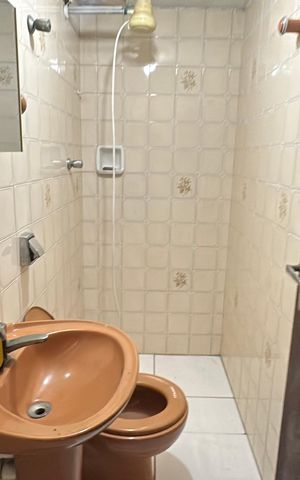 Casa à venda com 238m², 5 quartos e 3 vagas Casa à venda com 238m², 5 quartos e 3 vagasBanheiro de Serviço