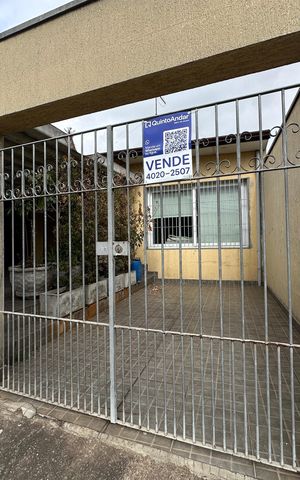 Casa à venda com 238m², 5 quartos e 3 vagas Casa à venda com 238m², 5 quartos e 3 vagasFachada