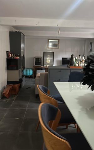 Casa à venda com 238m², 5 quartos e 3 vagas Casa à venda com 238m², 5 quartos e 3 vagasÁrea comum - Salão de festas