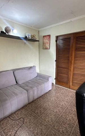 Casa à venda com 238m², 5 quartos e 3 vagas Casa à venda com 238m², 5 quartos e 3 vagasEscritório