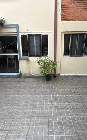 Casa à venda com 238m², 5 quartos e 3 vagas Casa à venda com 238m², 5 quartos e 3 vagasQuintal