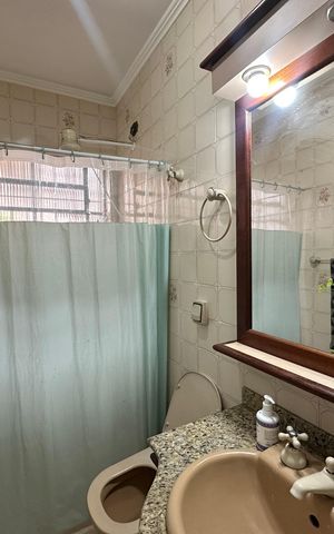Casa à venda com 238m², 5 quartos e 3 vagas Casa à venda com 238m², 5 quartos e 3 vagasBanheiro Social