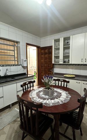 Casa à venda com 238m², 5 quartos e 3 vagas Casa à venda com 238m², 5 quartos e 3 vagasCozinha