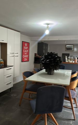 Casa à venda com 238m², 5 quartos e 3 vagas Casa à venda com 238m², 5 quartos e 3 vagasÁrea comum - Salão de festas