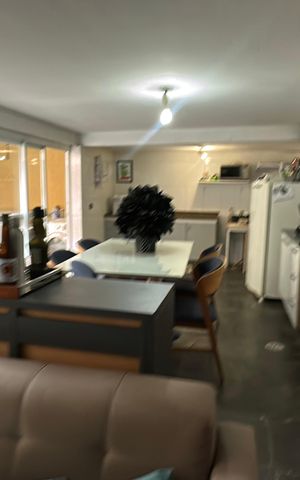 Casa à venda com 238m², 5 quartos e 3 vagas Casa à venda com 238m², 5 quartos e 3 vagasÁrea comum - Salão de festas