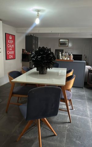 Casa à venda com 238m², 5 quartos e 3 vagas Casa à venda com 238m², 5 quartos e 3 vagasÁrea comum - Salão de festas