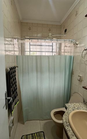 Casa à venda com 238m², 5 quartos e 3 vagas Casa à venda com 238m², 5 quartos e 3 vagasBanheiro Social