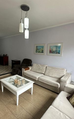 Casa à venda com 238m², 5 quartos e 3 vagas Casa à venda com 238m², 5 quartos e 3 vagasSala