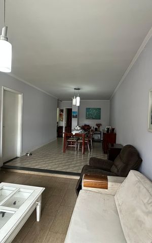 Casa à venda com 238m², 5 quartos e 3 vagas Casa à venda com 238m², 5 quartos e 3 vagasSala