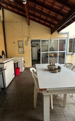 Casa à venda com 238m², 5 quartos e 3 vagas Casa à venda com 238m², 5 quartos e 3 vagasÁrea comum - Churrasqueira