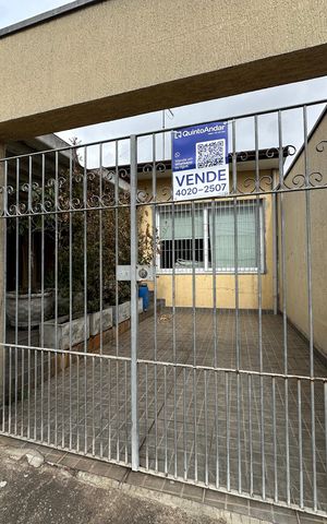 Casa à venda com 238m², 5 quartos e 3 vagas Casa à venda com 238m², 5 quartos e 3 vagasFachada