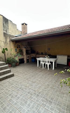 Casa à venda com 238m², 5 quartos e 3 vagas Casa à venda com 238m², 5 quartos e 3 vagasÁrea comum - Churrasqueira