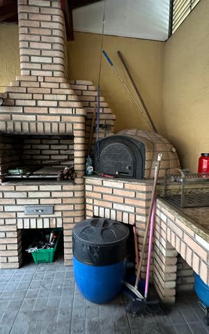 Casa à venda com 238m², 5 quartos e 3 vagas Casa à venda com 238m², 5 quartos e 3 vagasÁrea comum - Churrasqueira