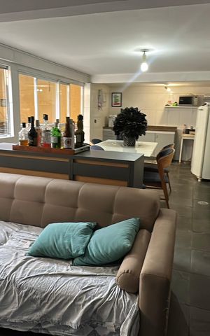 Casa à venda com 238m², 5 quartos e 3 vagas Casa à venda com 238m², 5 quartos e 3 vagasÁrea comum - Salão de festas