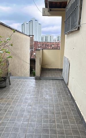 Casa à venda com 238m², 5 quartos e 3 vagas Casa à venda com 238m², 5 quartos e 3 vagasQuintal