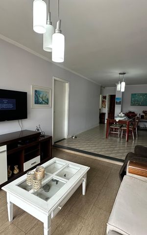 Casa à venda com 238m², 5 quartos e 3 vagas Casa à venda com 238m², 5 quartos e 3 vagasSala
