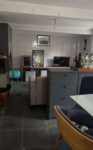 Casa à venda com 238m², 5 quartos e 3 vagas Casa à venda com 238m², 5 quartos e 3 vagasÁrea comum - Salão de festas