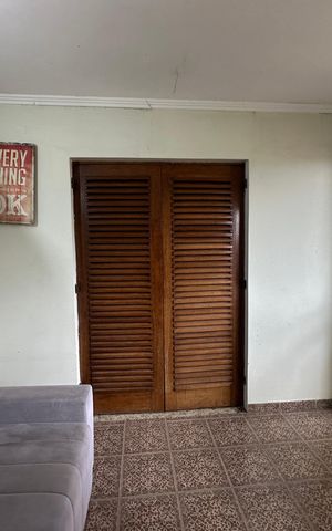Casa à venda com 238m², 5 quartos e 3 vagas Casa à venda com 238m², 5 quartos e 3 vagasEscritório